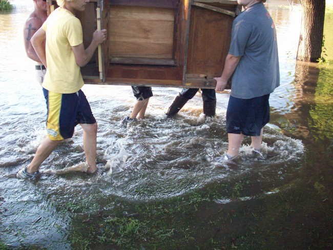 Saving Stuff A few people trek 